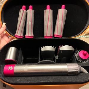 Dyson Airwrap complete set with trunk case